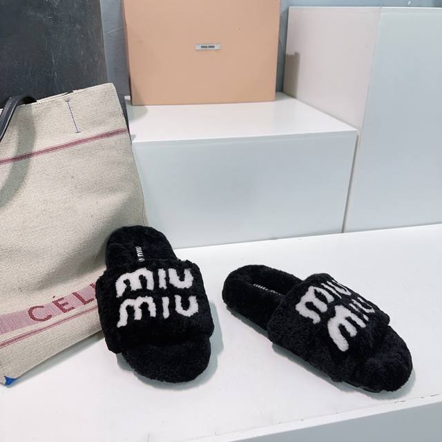 高品质出厂 ！顶级品质miumiu24Ss秋冬新款平底毛毛拖鞋这季节美鞋太多这款毛拖！新款毛拖系列 百搭时髦单品！不管居家还是外穿都是品味的象征性！ 秋冬搭配袜
